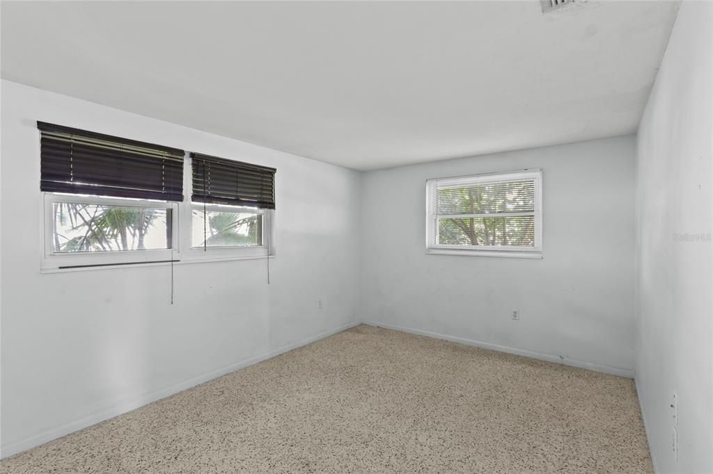 Под контрактом: $250,000 (3 спален, 2 ванн, 1246 Квадратных фут)