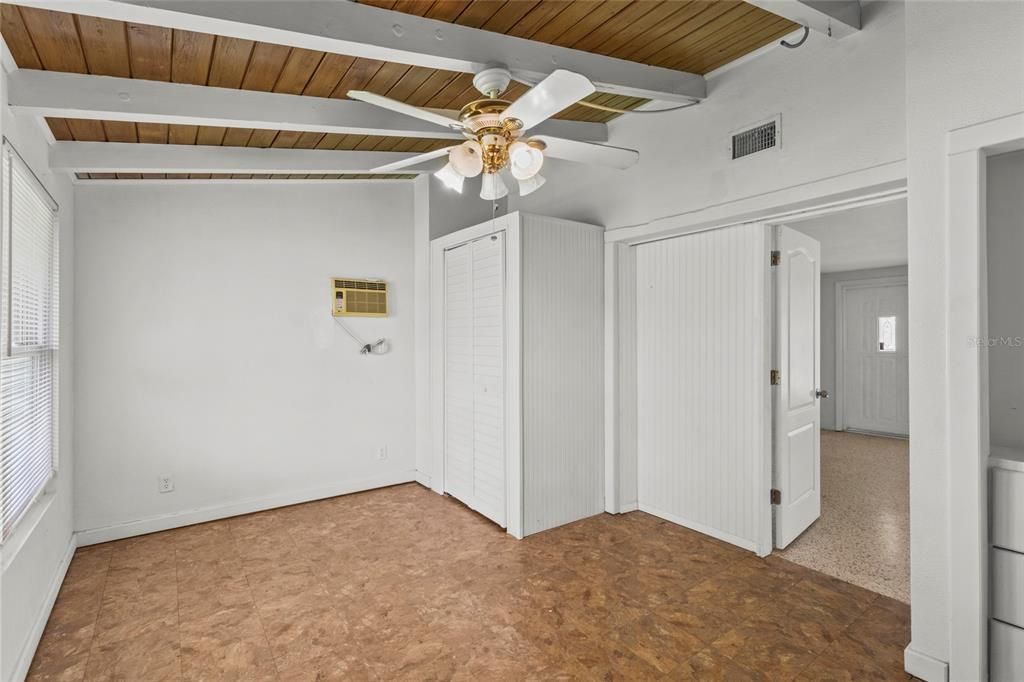 Под контрактом: $250,000 (3 спален, 2 ванн, 1246 Квадратных фут)