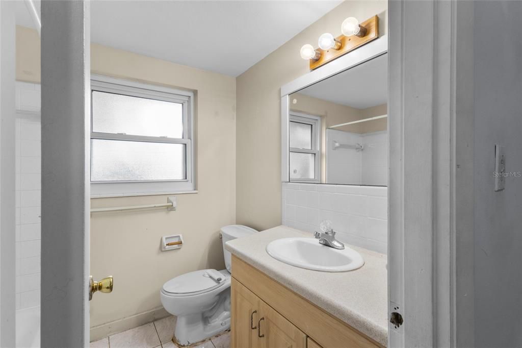 Под контрактом: $250,000 (3 спален, 2 ванн, 1246 Квадратных фут)