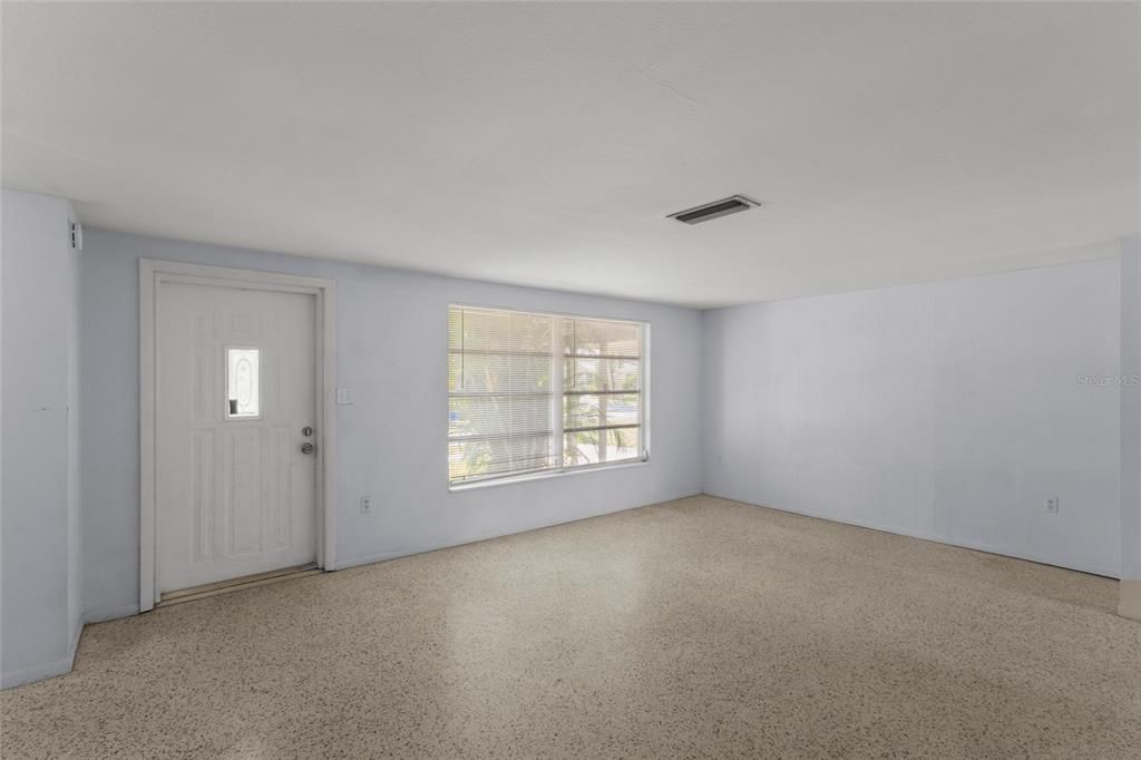 Под контрактом: $250,000 (3 спален, 2 ванн, 1246 Квадратных фут)