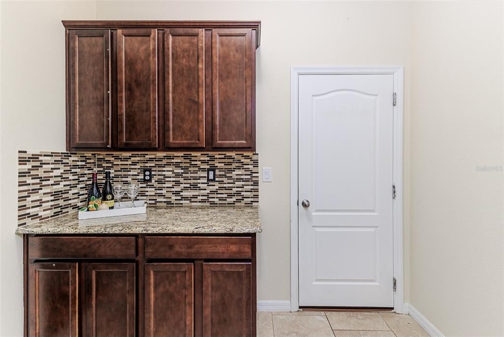 For Sale: $445,000 (4 beds, 3 baths, 2720 Square Feet)