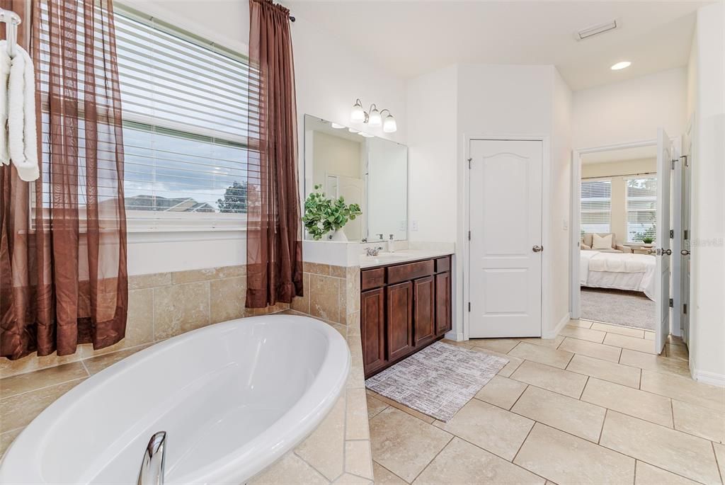 For Sale: $445,000 (4 beds, 3 baths, 2720 Square Feet)