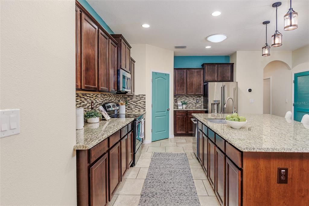 For Sale: $445,000 (4 beds, 3 baths, 2720 Square Feet)