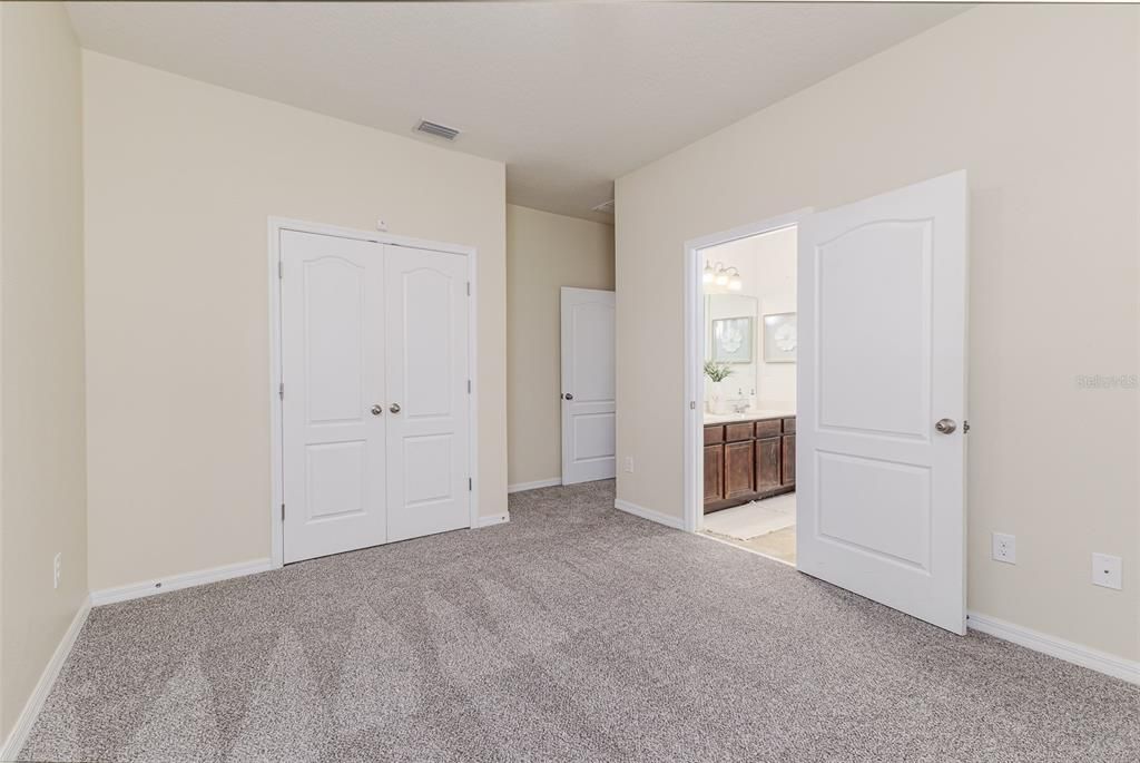 For Sale: $445,000 (4 beds, 3 baths, 2720 Square Feet)