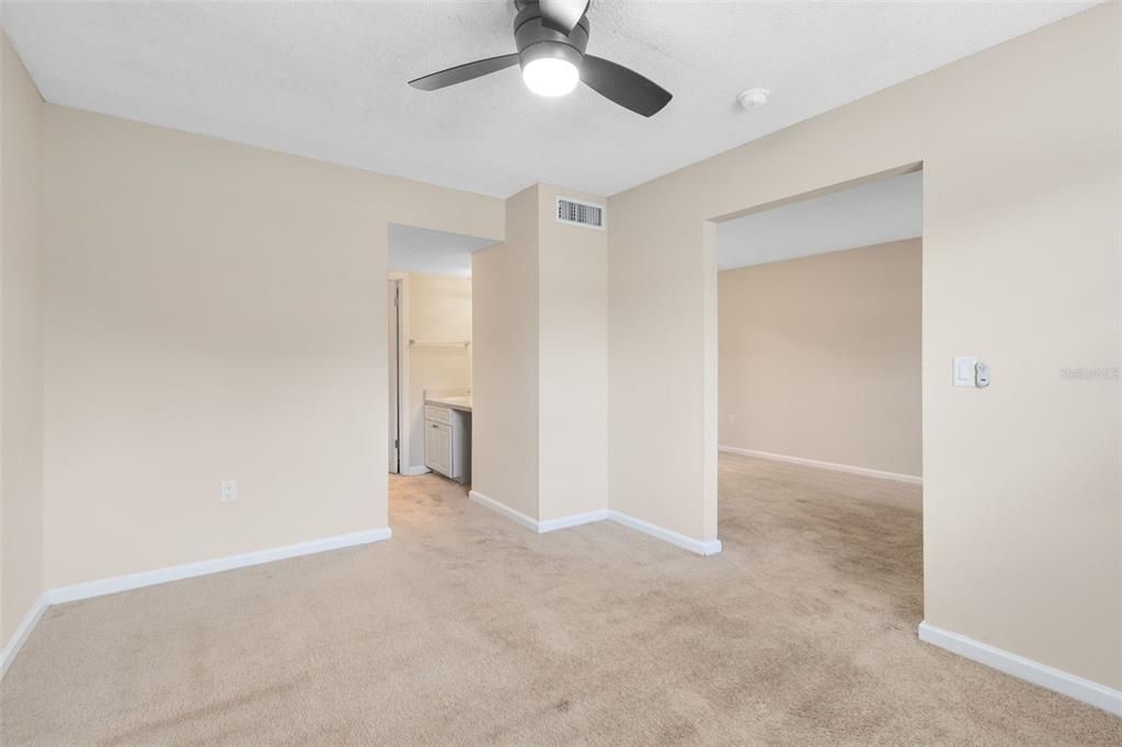 待售: $129,900 (1 贝兹, 1 浴室, 550 平方英尺)