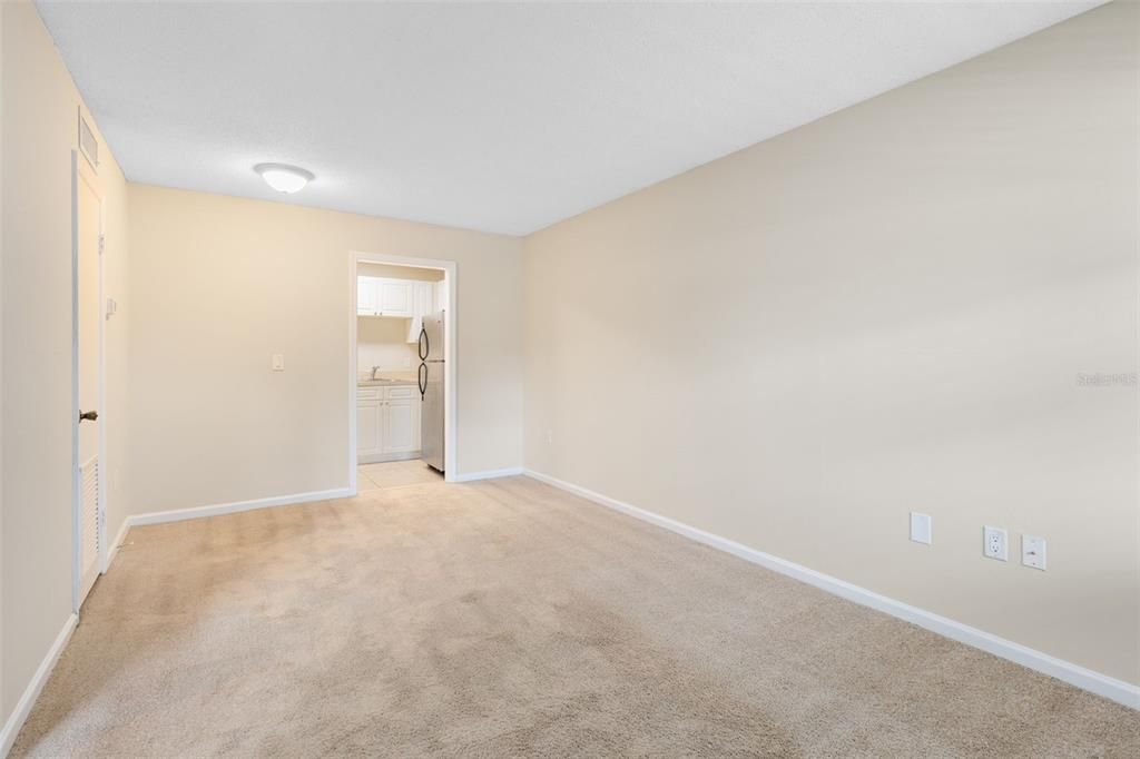 待售: $129,900 (1 贝兹, 1 浴室, 550 平方英尺)