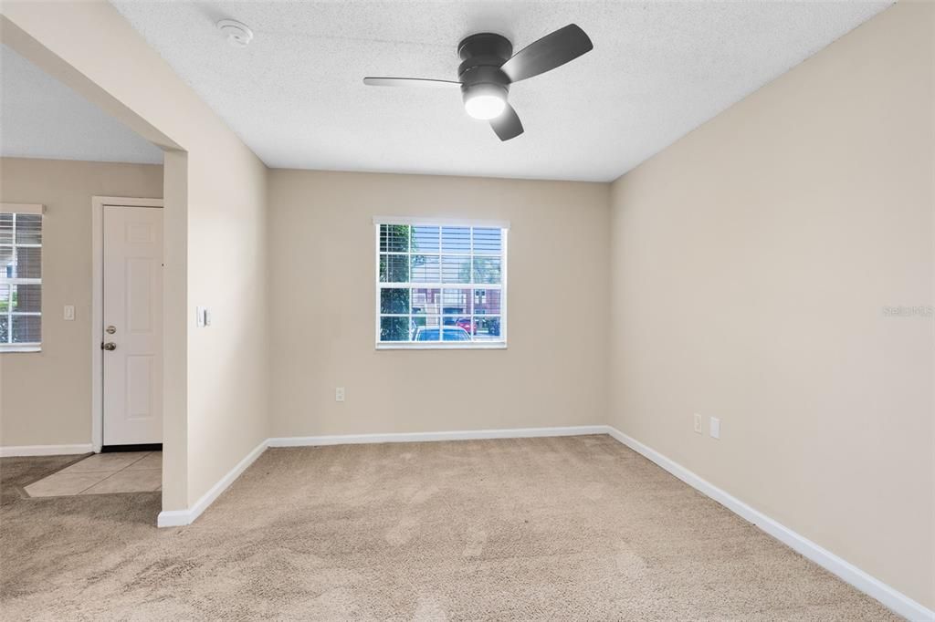 待售: $129,900 (1 贝兹, 1 浴室, 550 平方英尺)