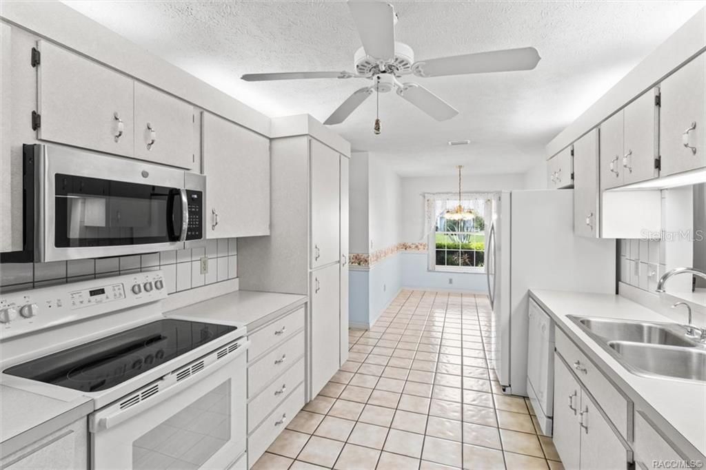For Sale: $279,500 (3 beds, 2 baths, 1927 Square Feet)