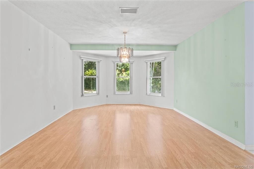 For Sale: $279,500 (3 beds, 2 baths, 1927 Square Feet)