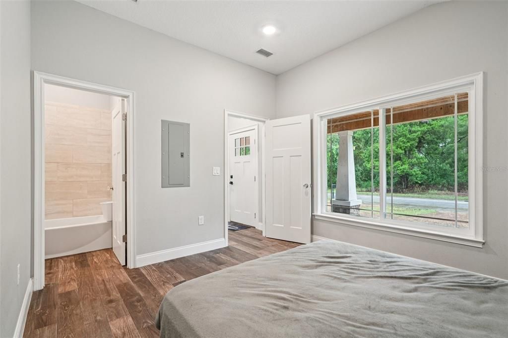 待售: $220,000 (3 贝兹, 2 浴室, 1428 平方英尺)