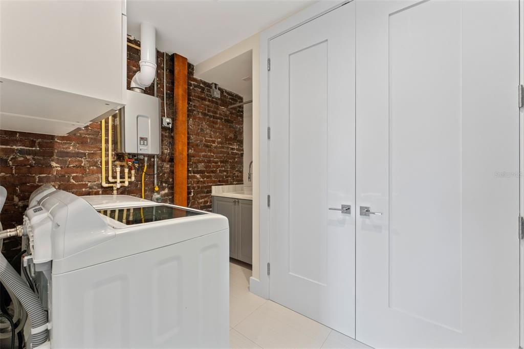 For Rent: $9,500 (2 beds, 2 baths, 2321 Square Feet)