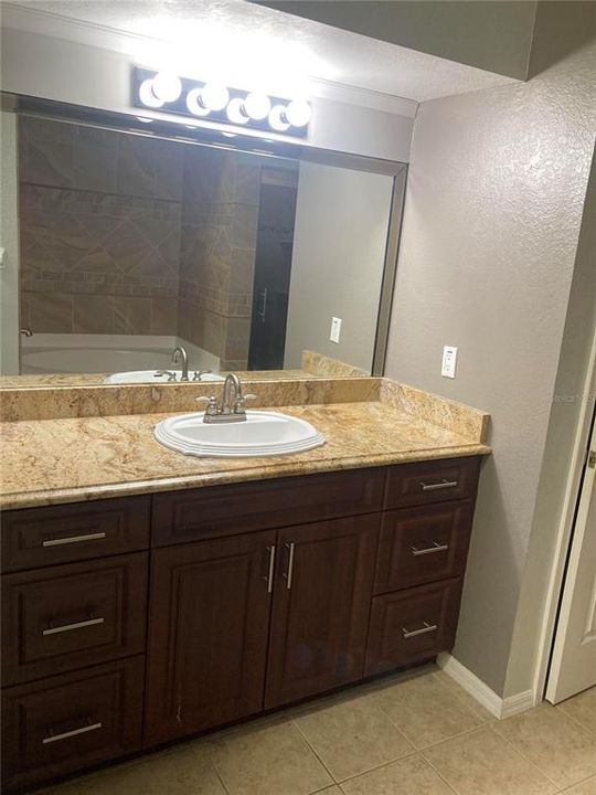 待售: $289,000 (3 贝兹, 2 浴室, 1724 平方英尺)