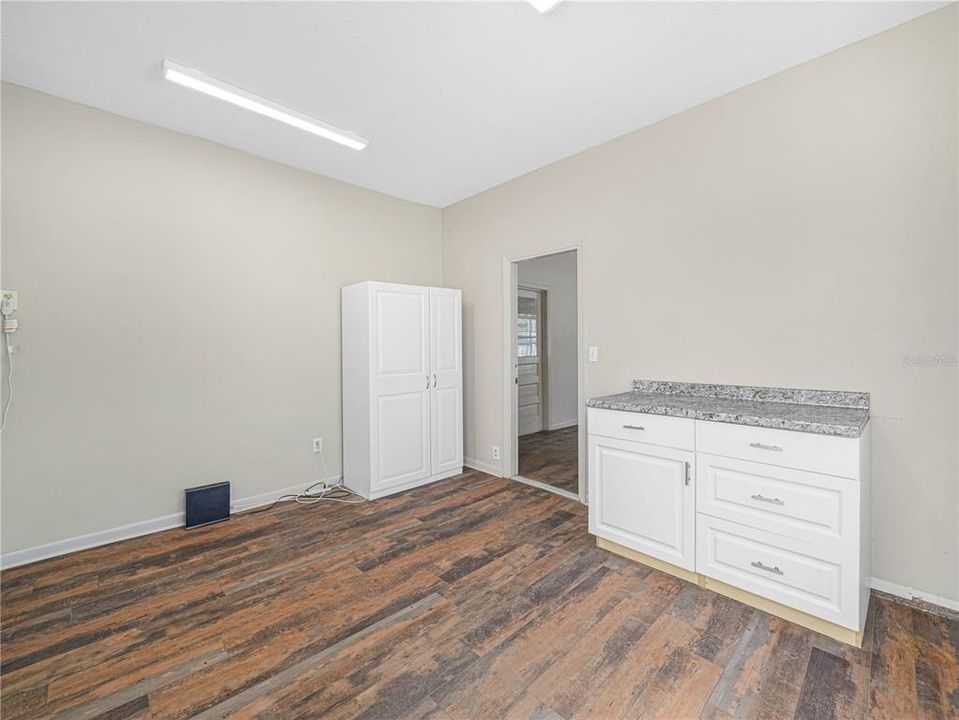 待售: $41,808 (0 贝兹, 0 浴室, 3216 平方英尺)