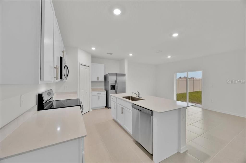 For Rent: $2,200 (4 beds, 2 baths, 1874 Square Feet)