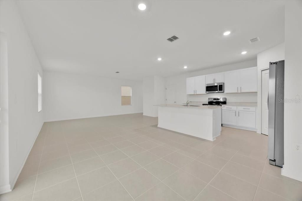 For Rent: $2,200 (4 beds, 2 baths, 1874 Square Feet)