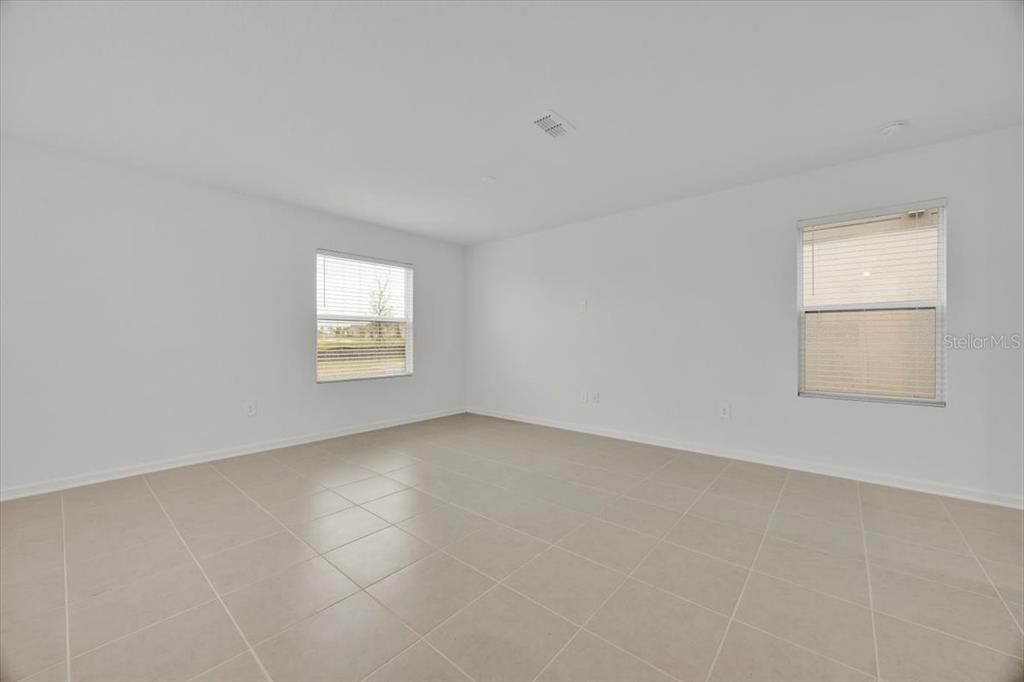 For Rent: $2,200 (4 beds, 2 baths, 1874 Square Feet)