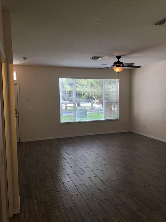 出租: $1,750 (2 贝兹, 1 浴室, 1130 平方英尺)