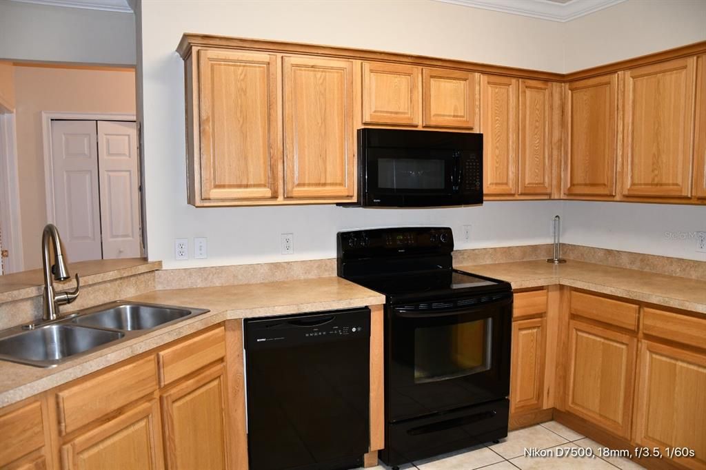 出租: $1,195 (1 贝兹, 1 浴室, 700 平方英尺)