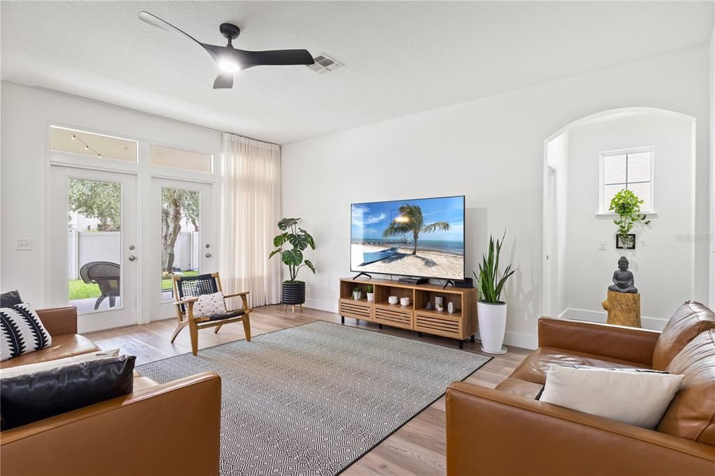 Activo con contrato: $765,000 (4 camas, 3 baños, 3414 Pies cuadrados)