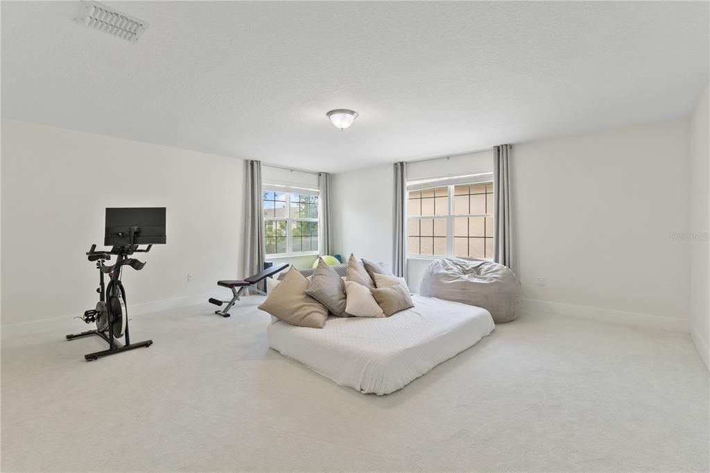 Activo con contrato: $765,000 (4 camas, 3 baños, 3414 Pies cuadrados)