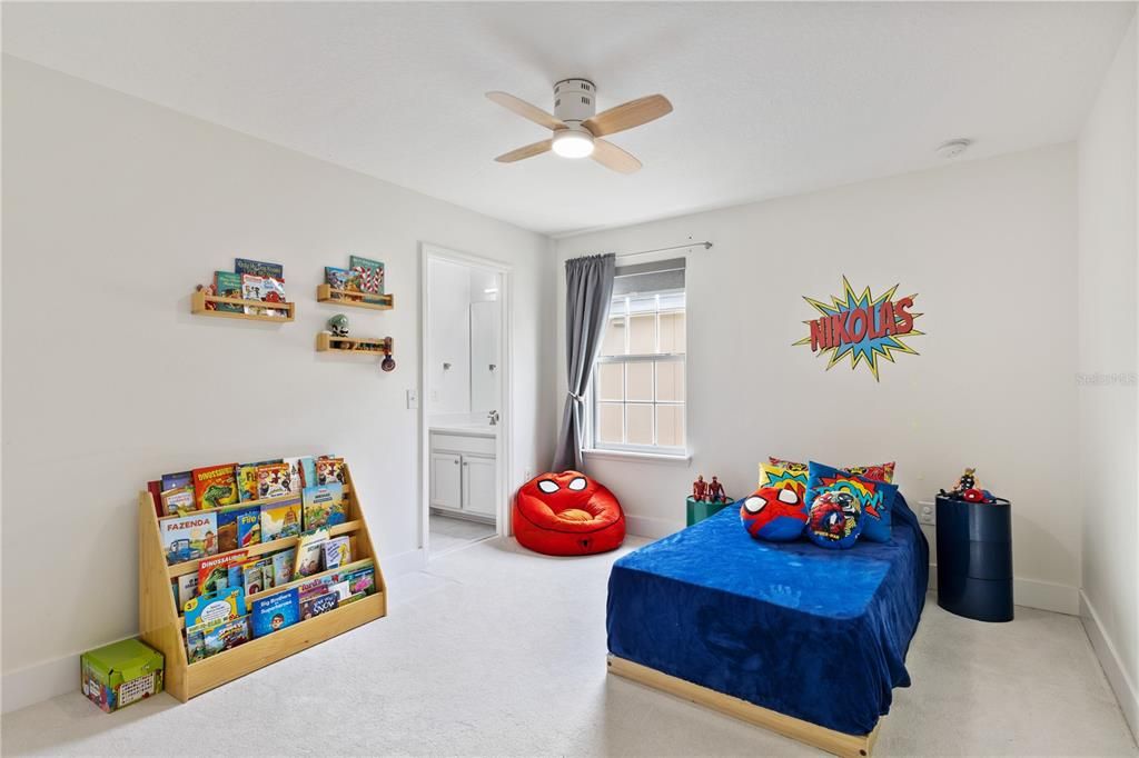 Activo con contrato: $765,000 (4 camas, 3 baños, 3414 Pies cuadrados)