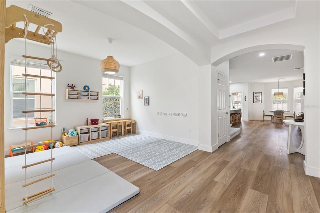 Activo con contrato: $765,000 (4 camas, 3 baños, 3414 Pies cuadrados)