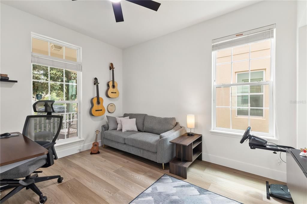 Activo con contrato: $765,000 (4 camas, 3 baños, 3414 Pies cuadrados)