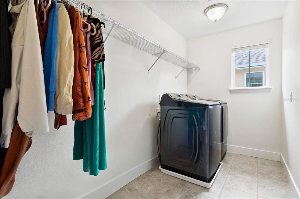 Activo con contrato: $765,000 (4 camas, 3 baños, 3414 Pies cuadrados)