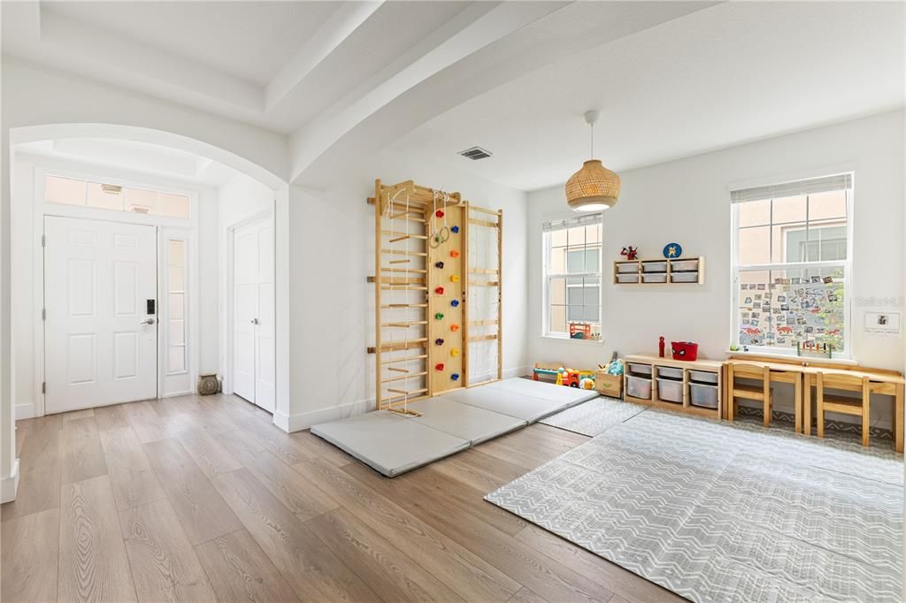 Activo con contrato: $765,000 (4 camas, 3 baños, 3414 Pies cuadrados)