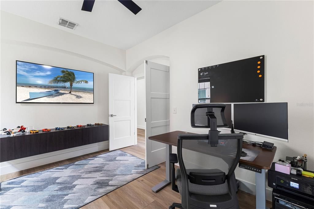 Activo con contrato: $765,000 (4 camas, 3 baños, 3414 Pies cuadrados)