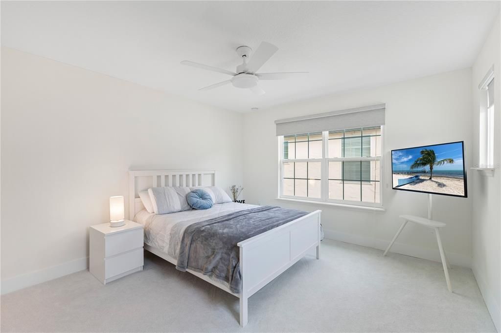 Activo con contrato: $765,000 (4 camas, 3 baños, 3414 Pies cuadrados)