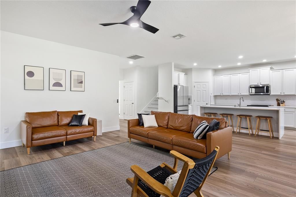 Activo con contrato: $765,000 (4 camas, 3 baños, 3414 Pies cuadrados)