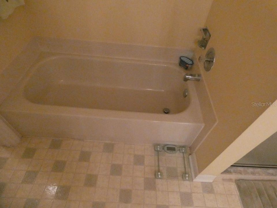 Activo con contrato: $89,900 (2 camas, 2 baños, 1123 Pies cuadrados)