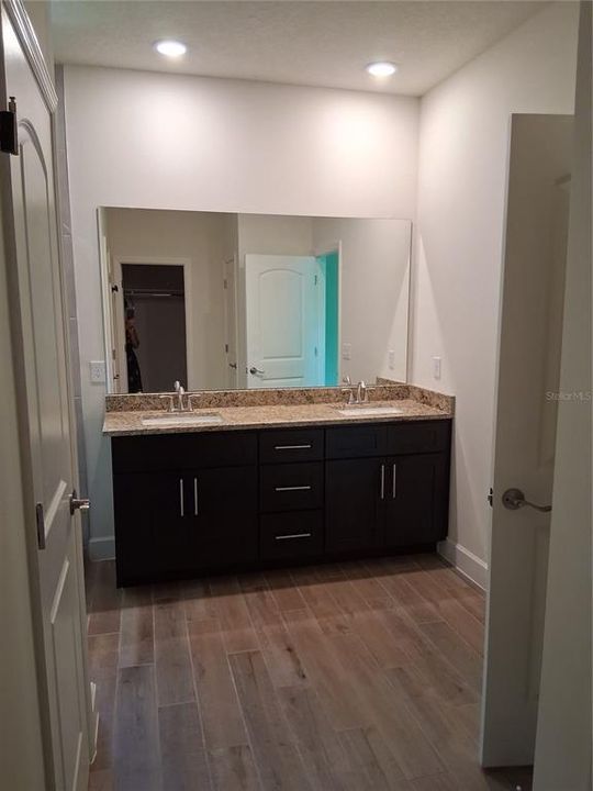 合同活跃: $339,000 (3 贝兹, 2 浴室, 1725 平方英尺)