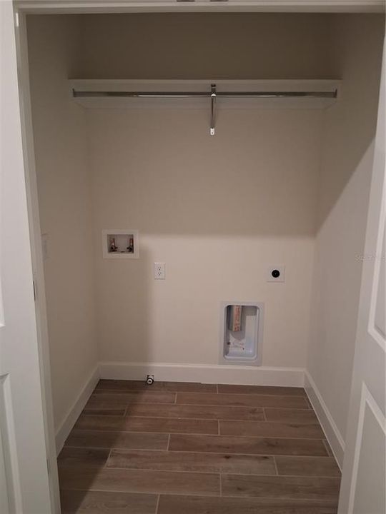 合同活跃: $339,000 (3 贝兹, 2 浴室, 1725 平方英尺)