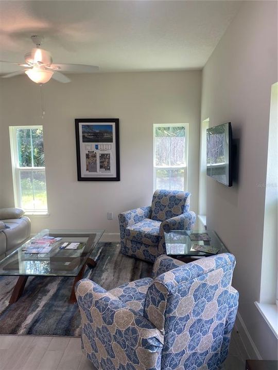 合同活跃: $339,000 (3 贝兹, 2 浴室, 1725 平方英尺)