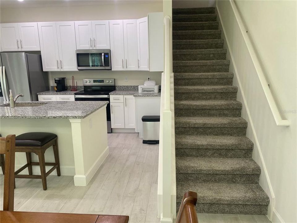 合同活跃: $339,000 (3 贝兹, 2 浴室, 1725 平方英尺)