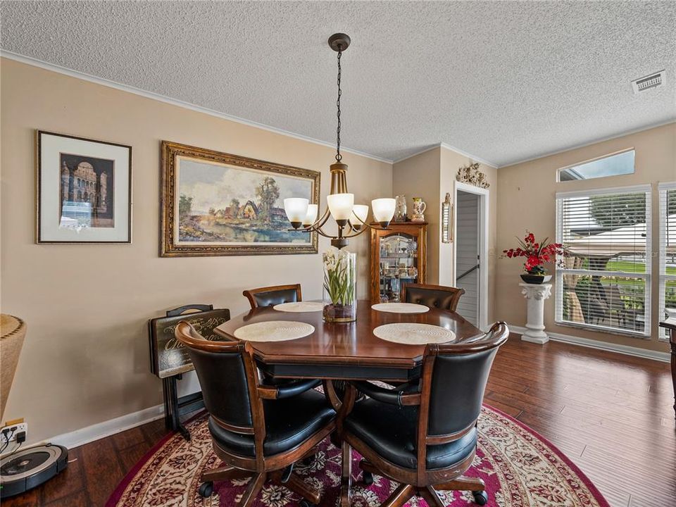 待售: $285,000 (2 贝兹, 2 浴室, 1604 平方英尺)