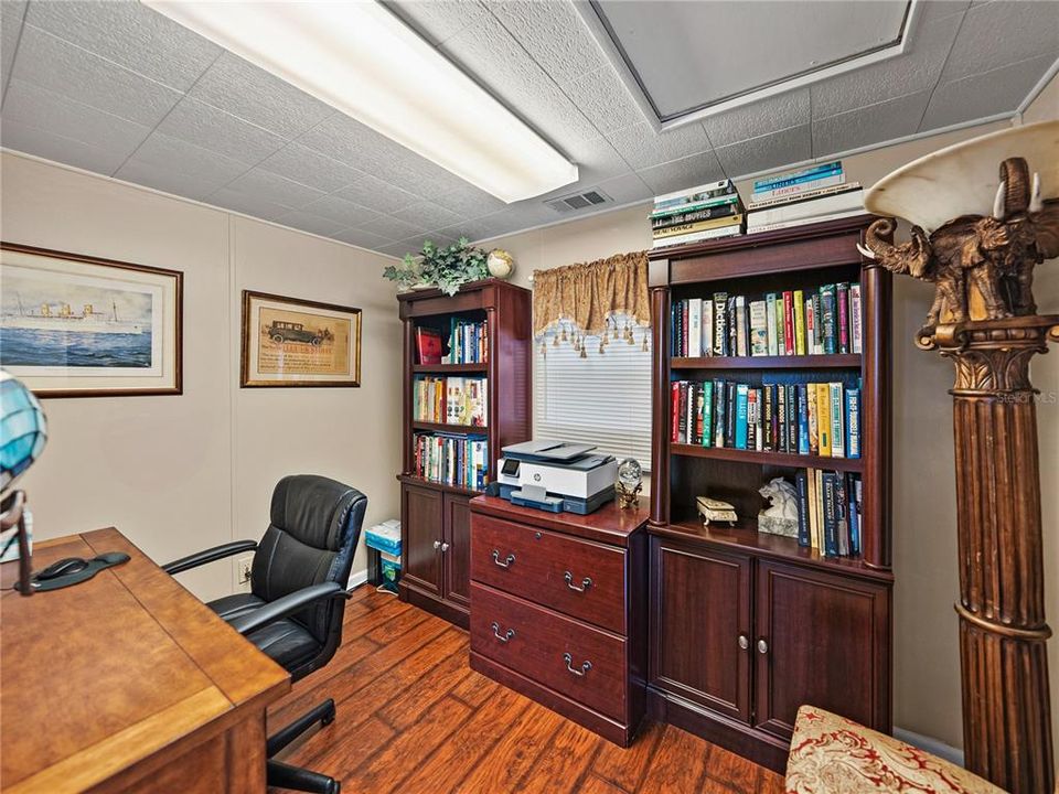 待售: $285,000 (2 贝兹, 2 浴室, 1604 平方英尺)