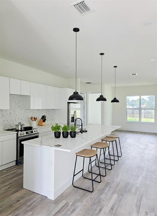 待售: $399,000 (4 贝兹, 3 浴室, 2161 平方英尺)