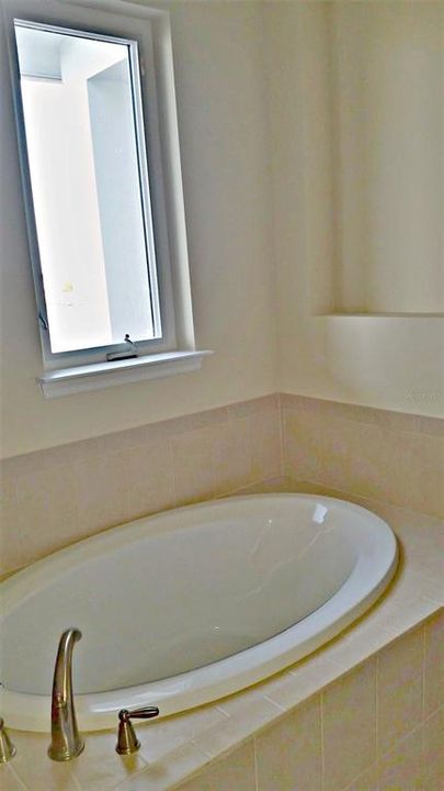 Active With Contract: $2,600 (3 beds, 2 baths, 1776 Square Feet)