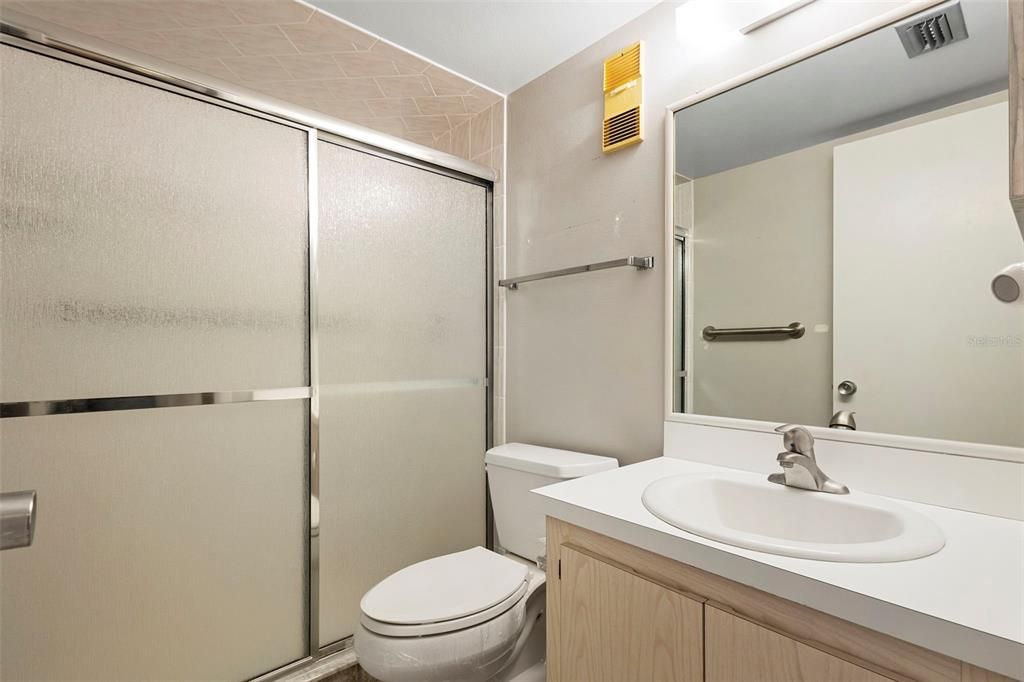 Activo con contrato: $153,500 (2 camas, 2 baños, 897 Pies cuadrados)