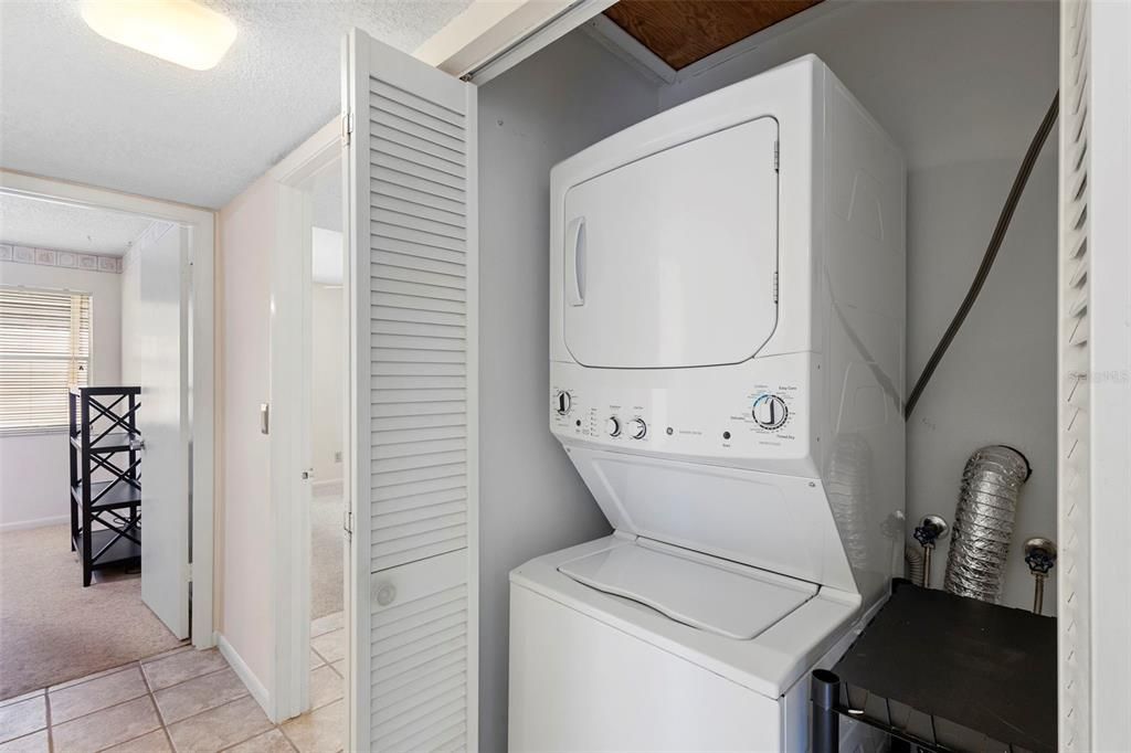 Activo con contrato: $153,500 (2 camas, 2 baños, 897 Pies cuadrados)