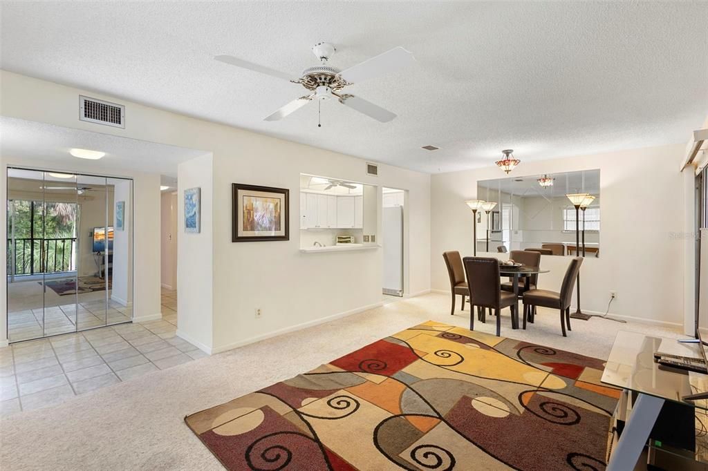 Activo con contrato: $153,500 (2 camas, 2 baños, 897 Pies cuadrados)