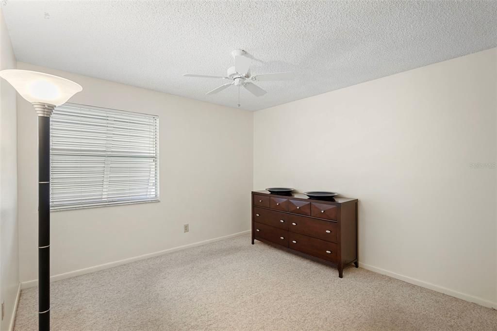 Activo con contrato: $153,500 (2 camas, 2 baños, 897 Pies cuadrados)