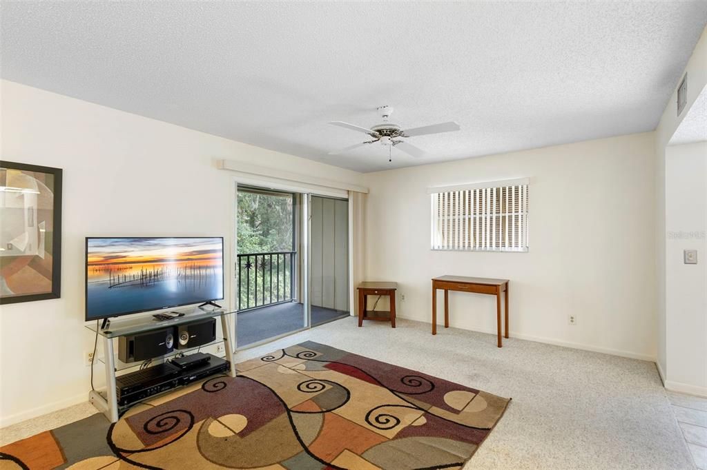 Activo con contrato: $153,500 (2 camas, 2 baños, 897 Pies cuadrados)