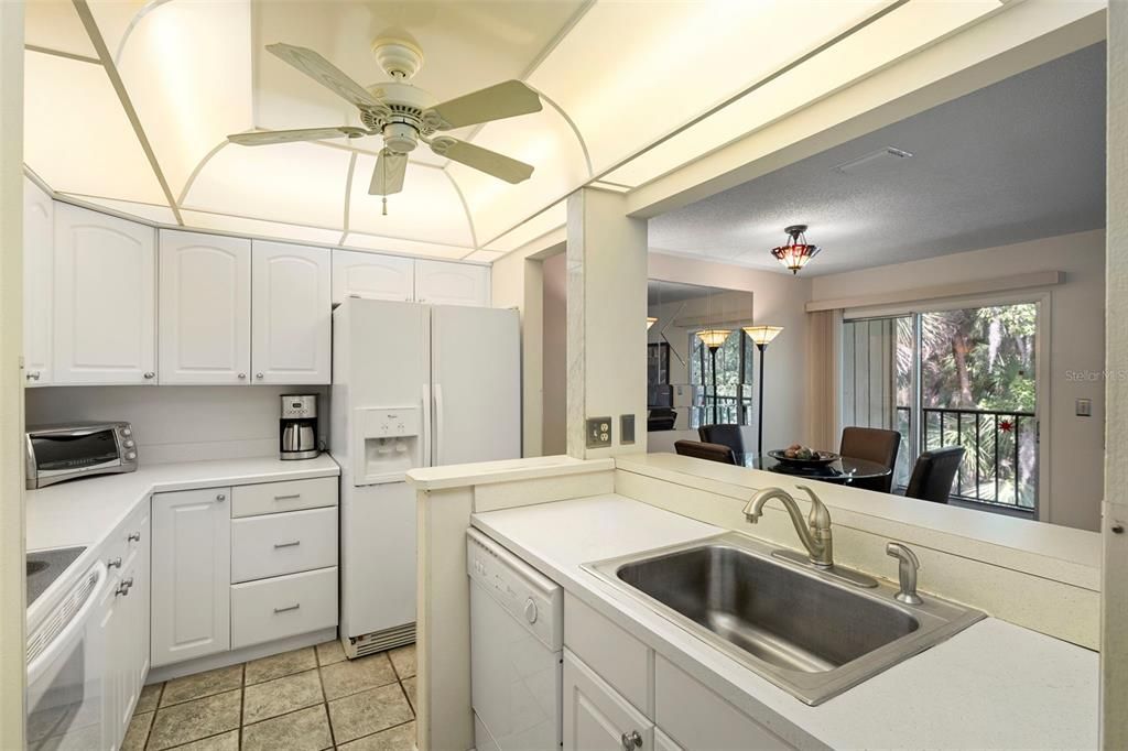 Activo con contrato: $153,500 (2 camas, 2 baños, 897 Pies cuadrados)