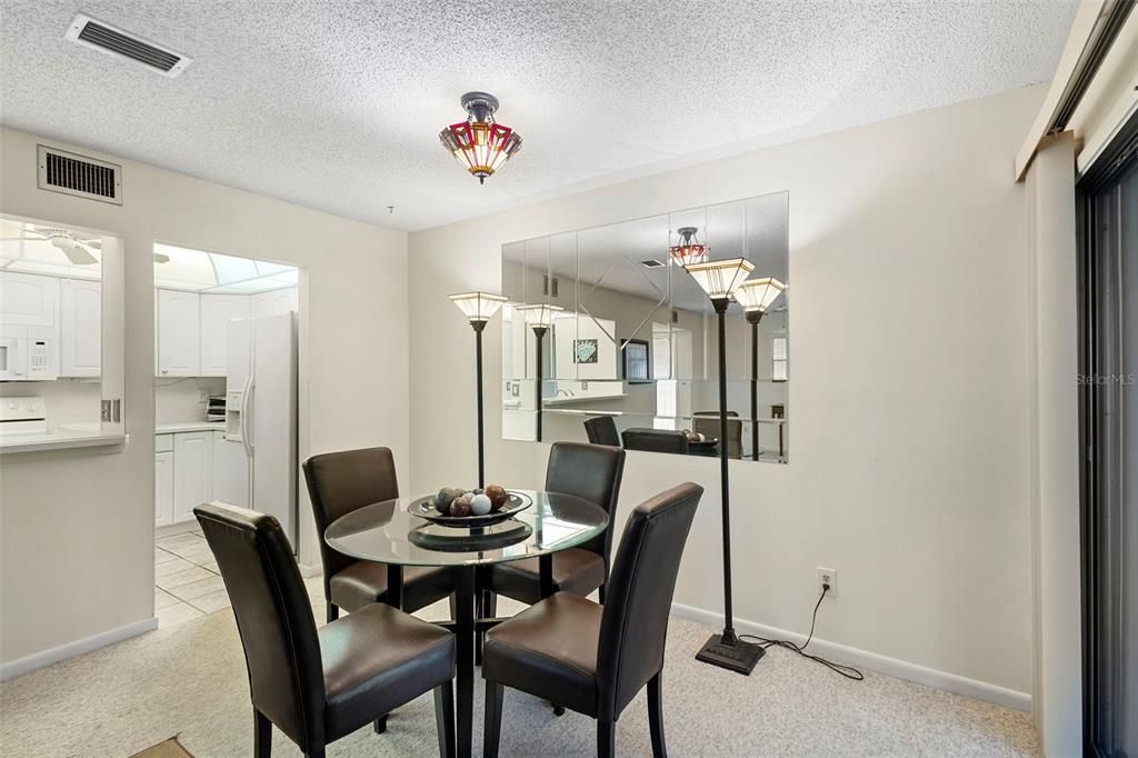 Activo con contrato: $153,500 (2 camas, 2 baños, 897 Pies cuadrados)