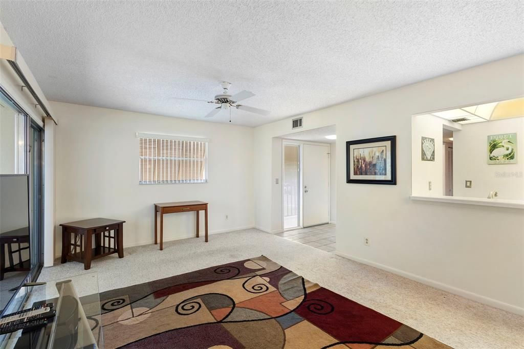 Activo con contrato: $153,500 (2 camas, 2 baños, 897 Pies cuadrados)