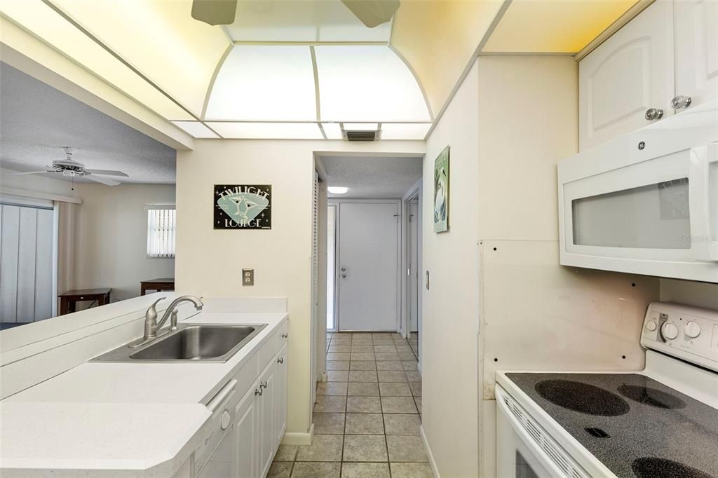 Activo con contrato: $153,500 (2 camas, 2 baños, 897 Pies cuadrados)